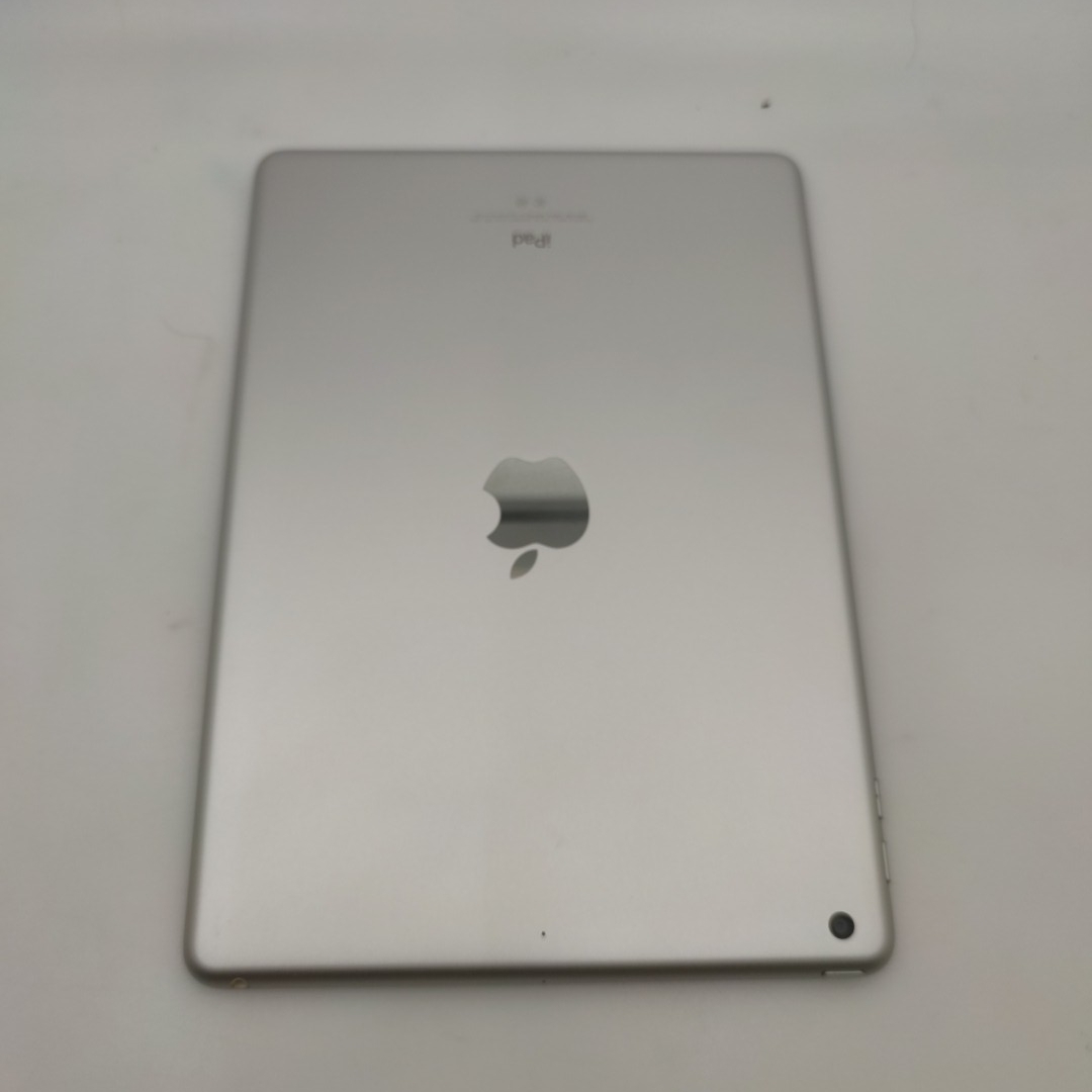 苹果【iPad  2018款 9.7英寸】WIFI版 银色 128G 国行 8成新 