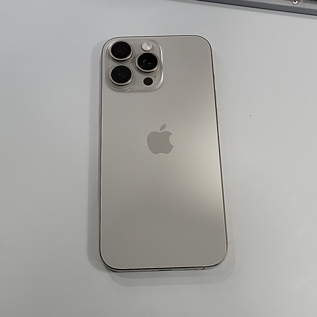 苹果【iPhone 16 pro max】95新 