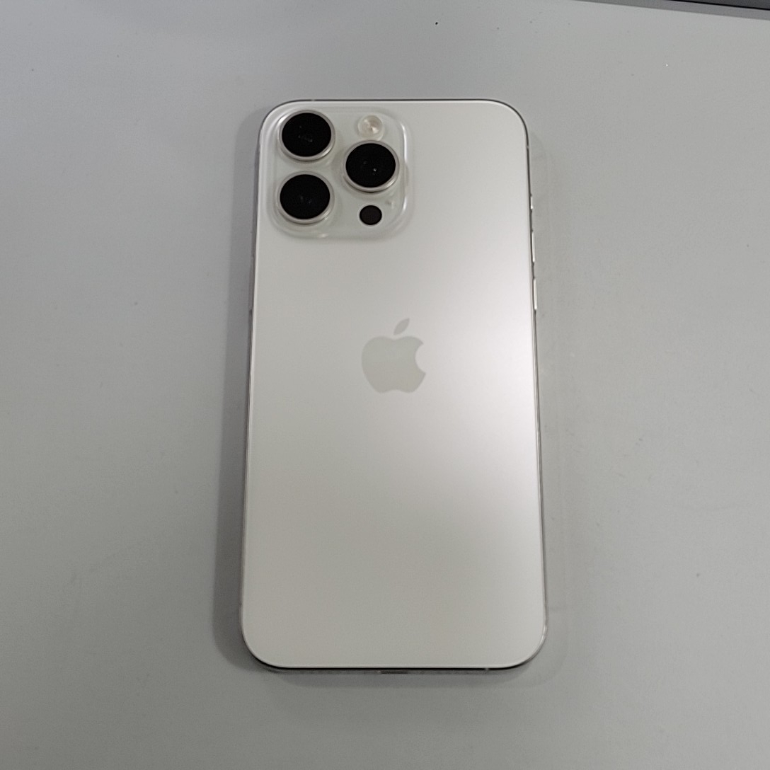 苹果【iPhone 15 Pro Max】8成新 