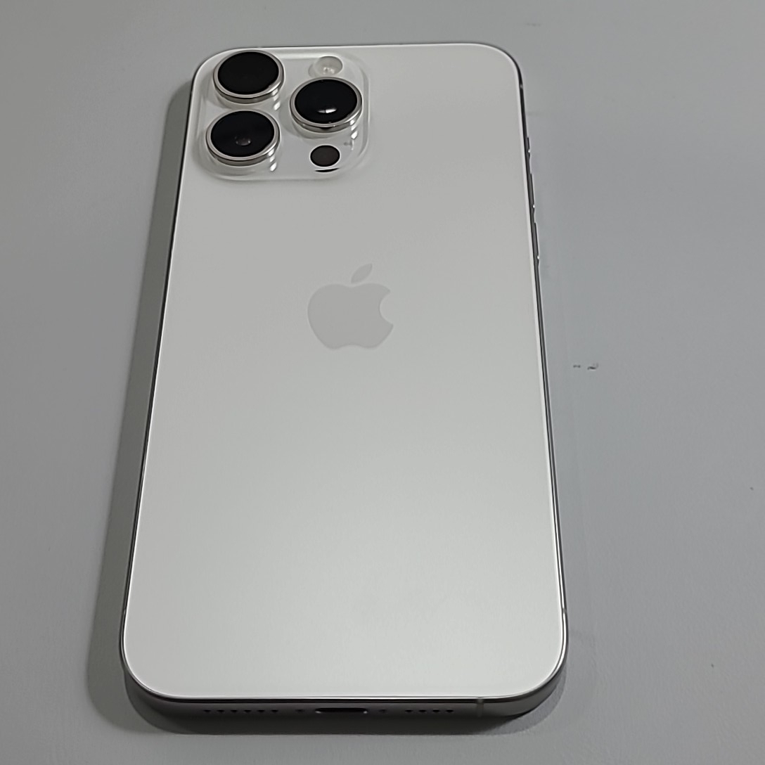 苹果【iPhone 15 Pro Max】5G全网通 白色钛金属 256G 国行 95新 