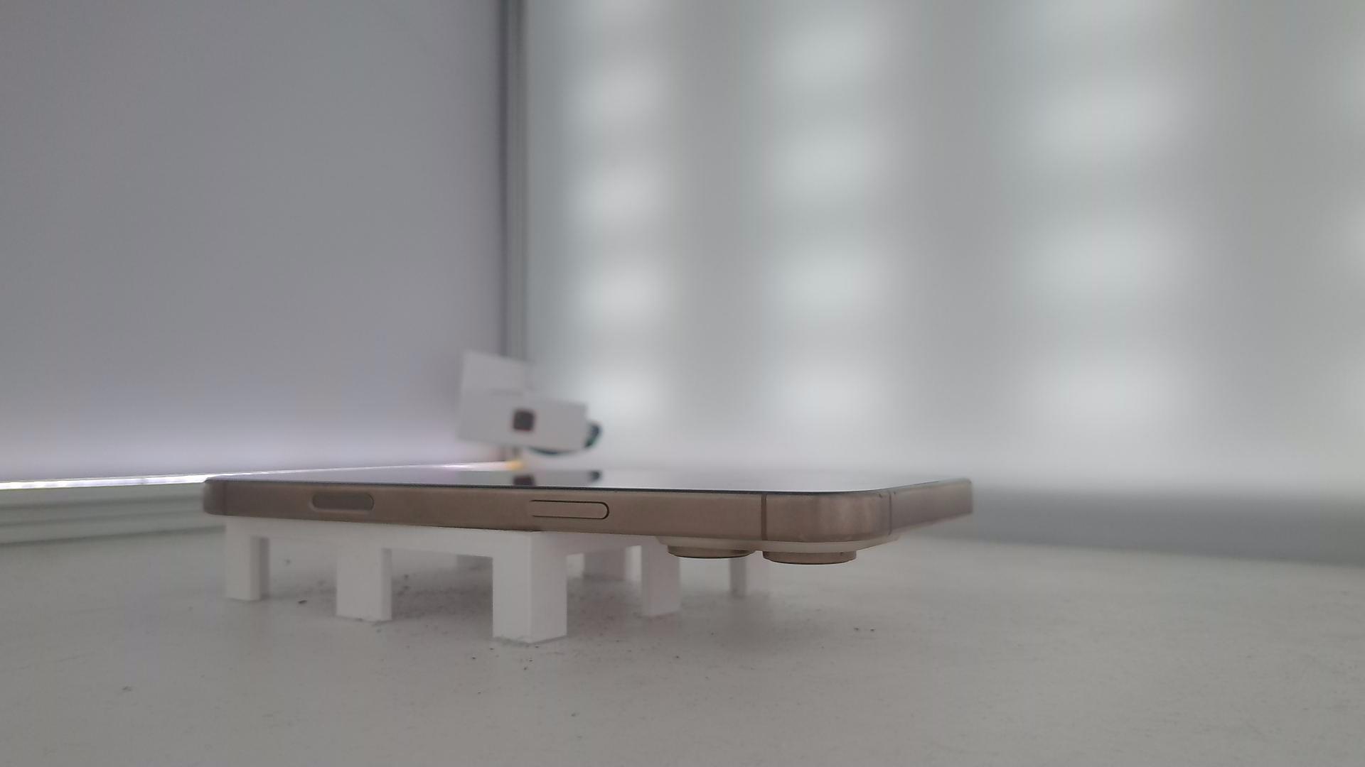 苹果【iPhone 16 pro max】8成新 