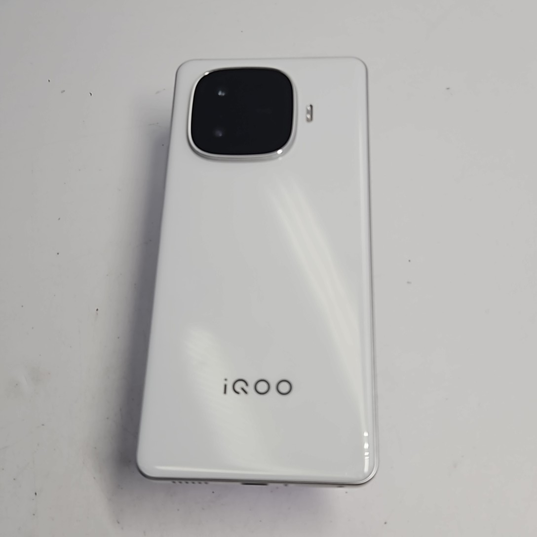 vivo【IQOO Z9 Turbo（长续航版）】5G全网通 星光白 12G/256G 国行 8成新 