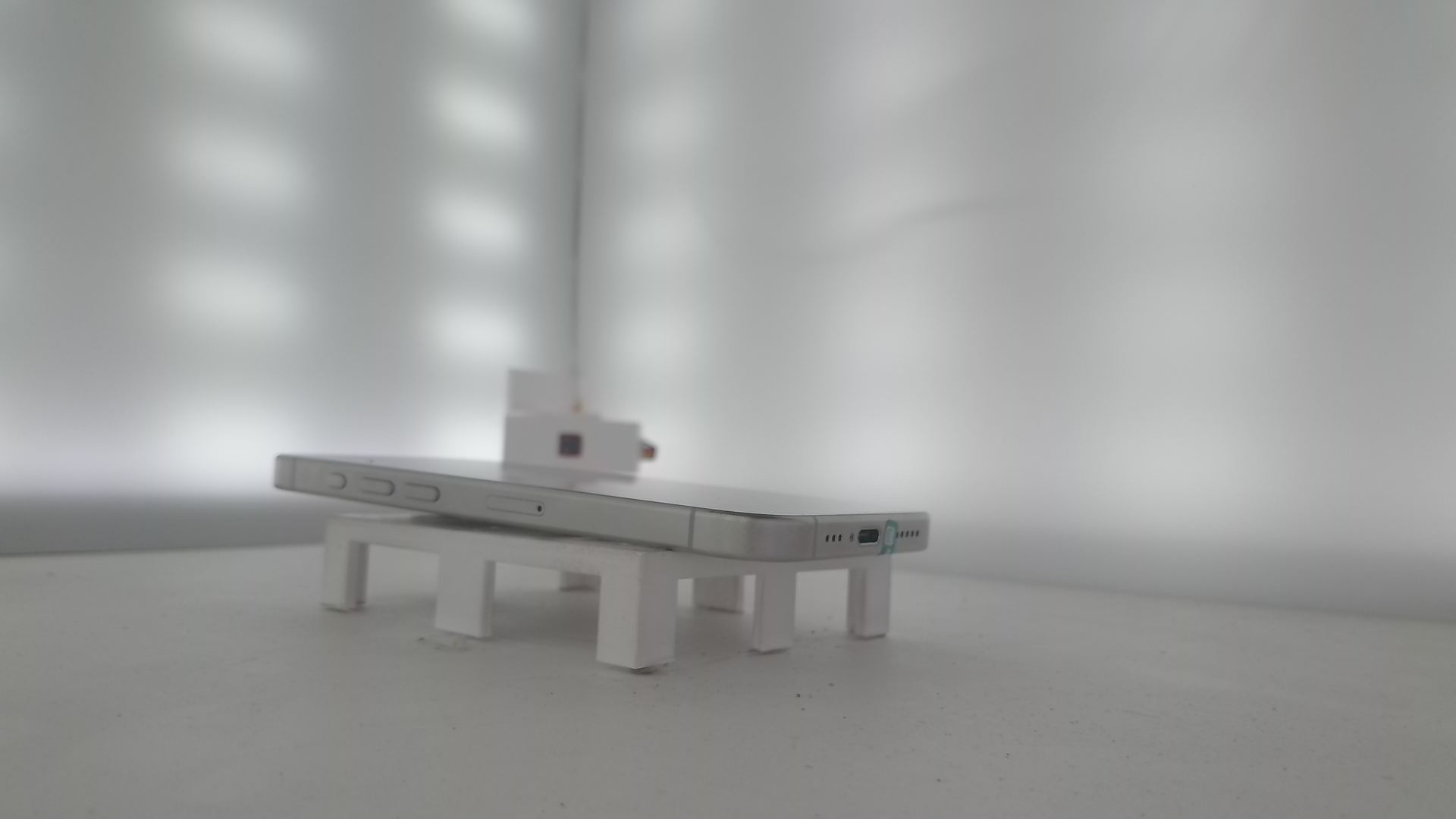 苹果【iPhone 15 Pro】5G全网通 白色钛金属 256G 国行 8成新 