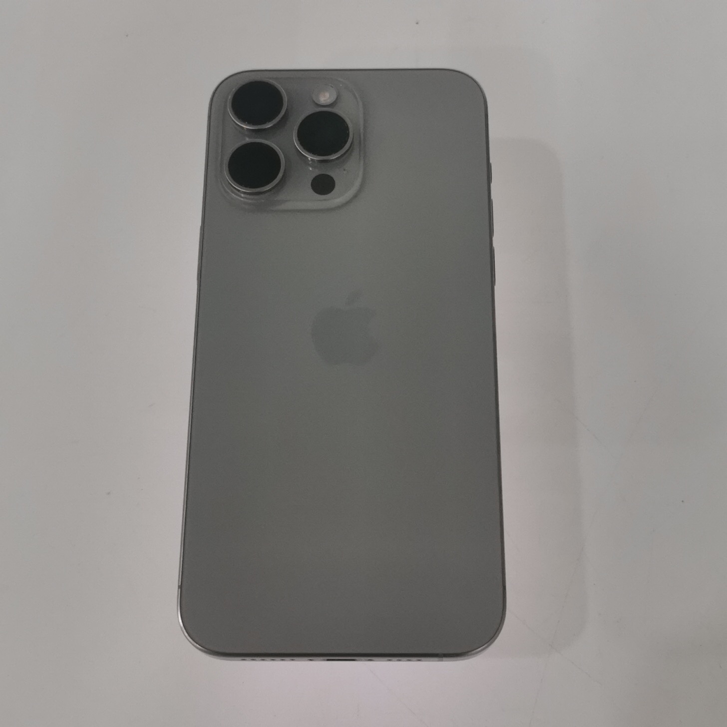 苹果【iPhone 15 Pro Max】5G全网通 原色钛金属 256G 国行 99新 
