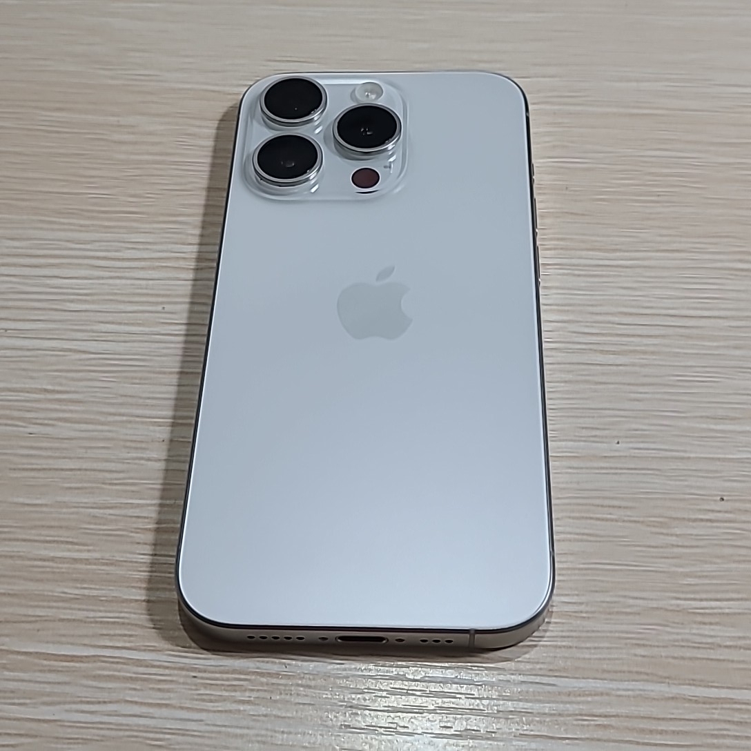 苹果【iPhone 15 Pro】5G全网通 白色钛金属 128G 国行 99新 