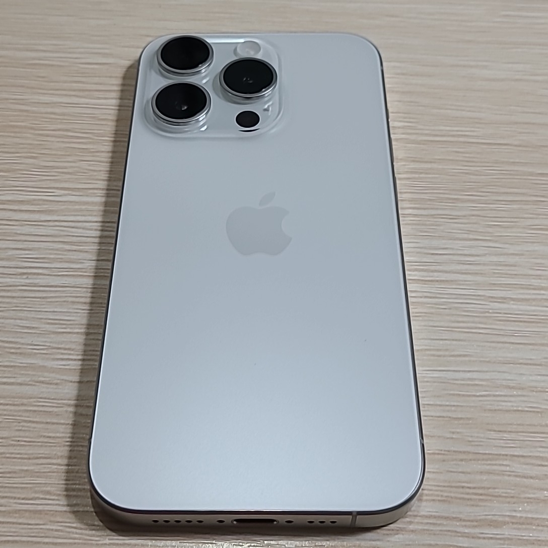 苹果【iPhone 15 Pro】5G全网通 白色钛金属 256G 国行 99新 